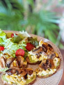 Tartine d’avocat champignon